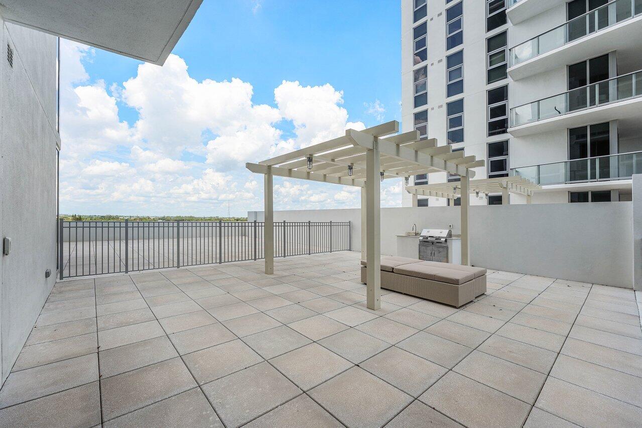 220 Lake Shore Drive 702 Property Photo 20