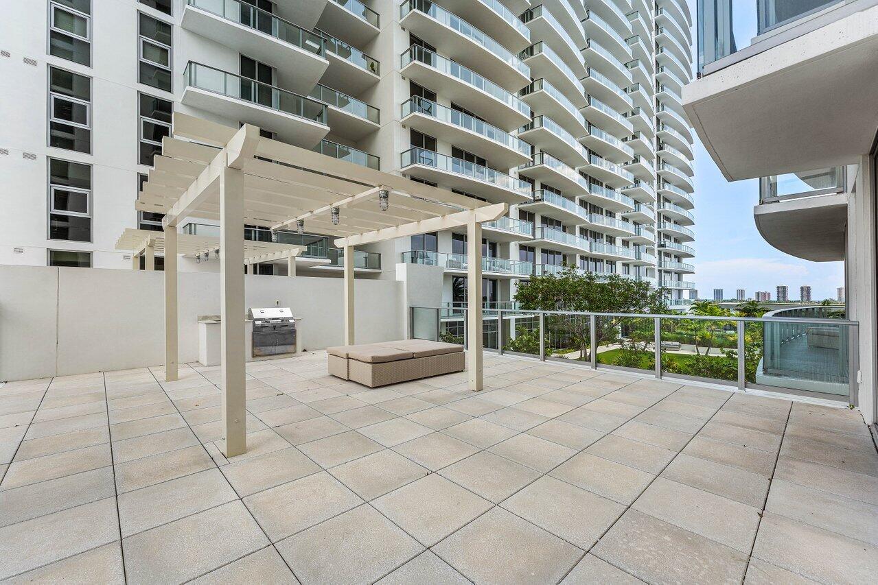 220 Lake Shore Drive 702 Property Photo 25