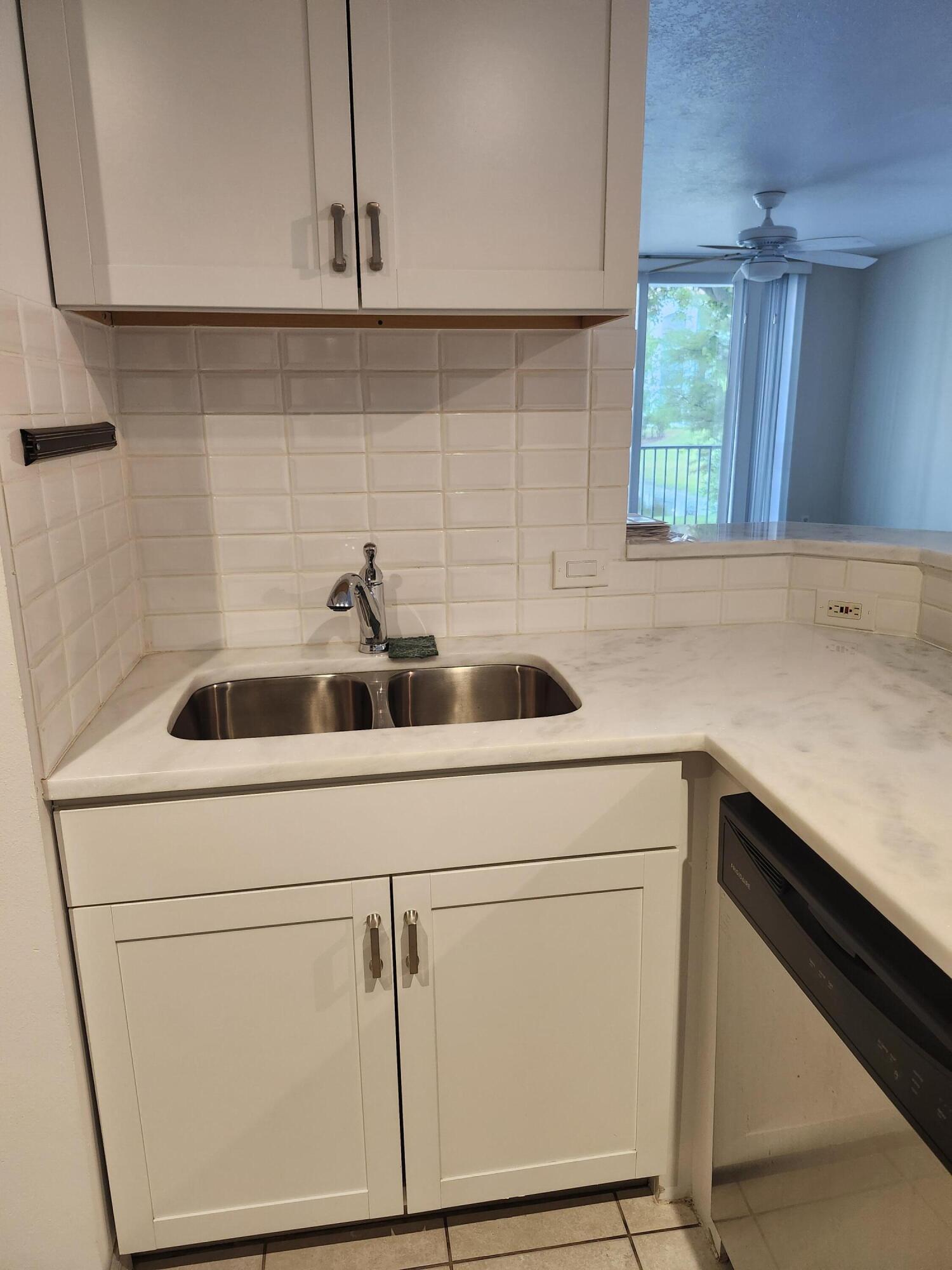 706 E Villa Circle Property Photo 3
