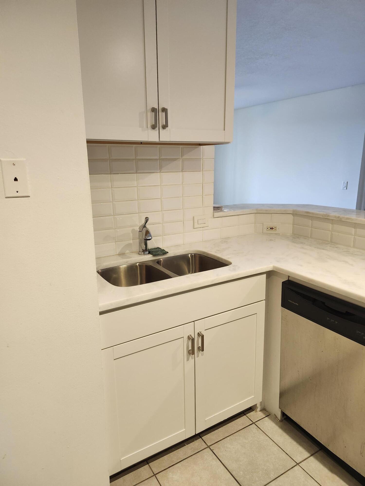 706 E Villa Circle Property Photo 6