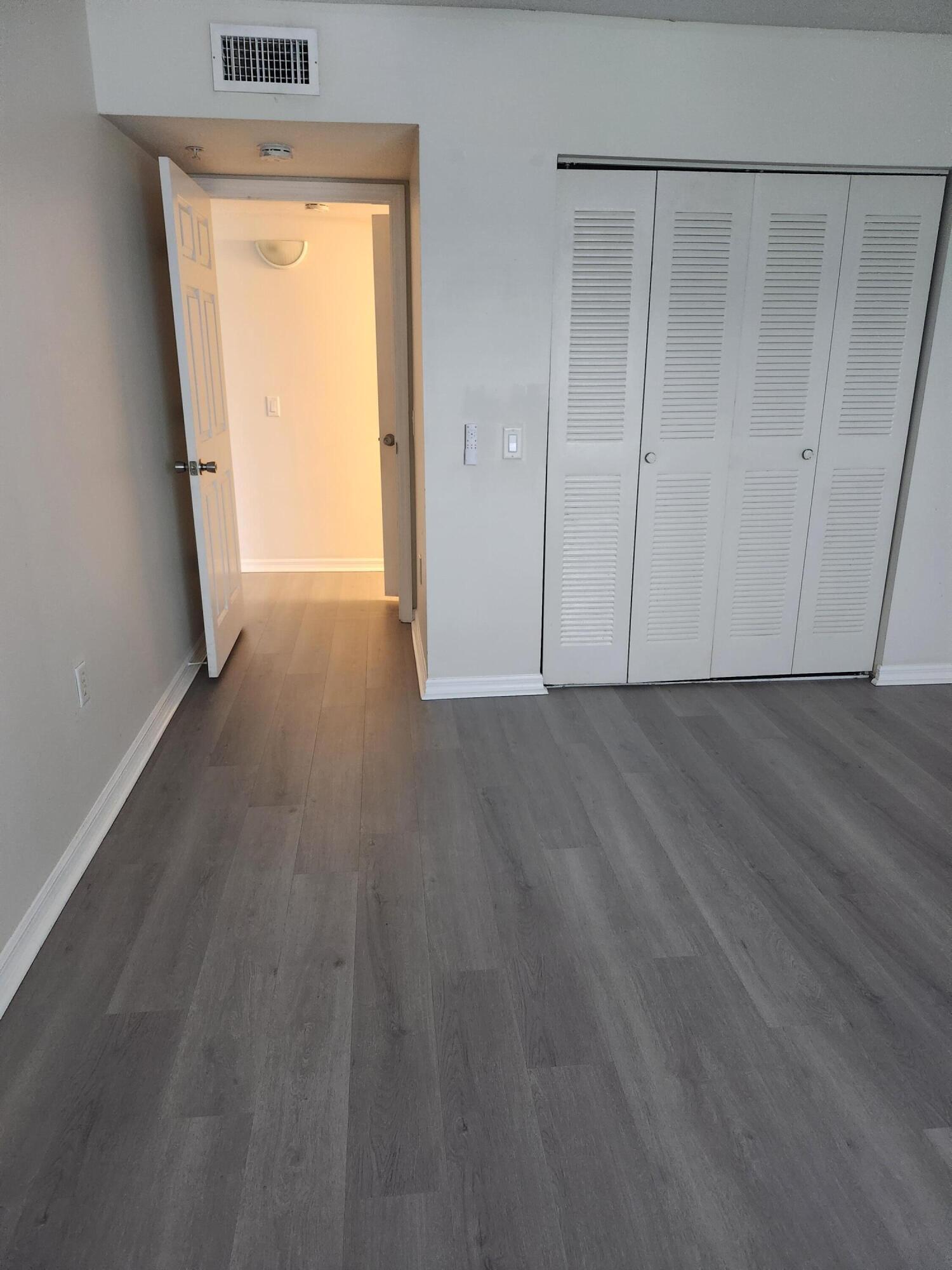706 E Villa Circle Property Photo 12