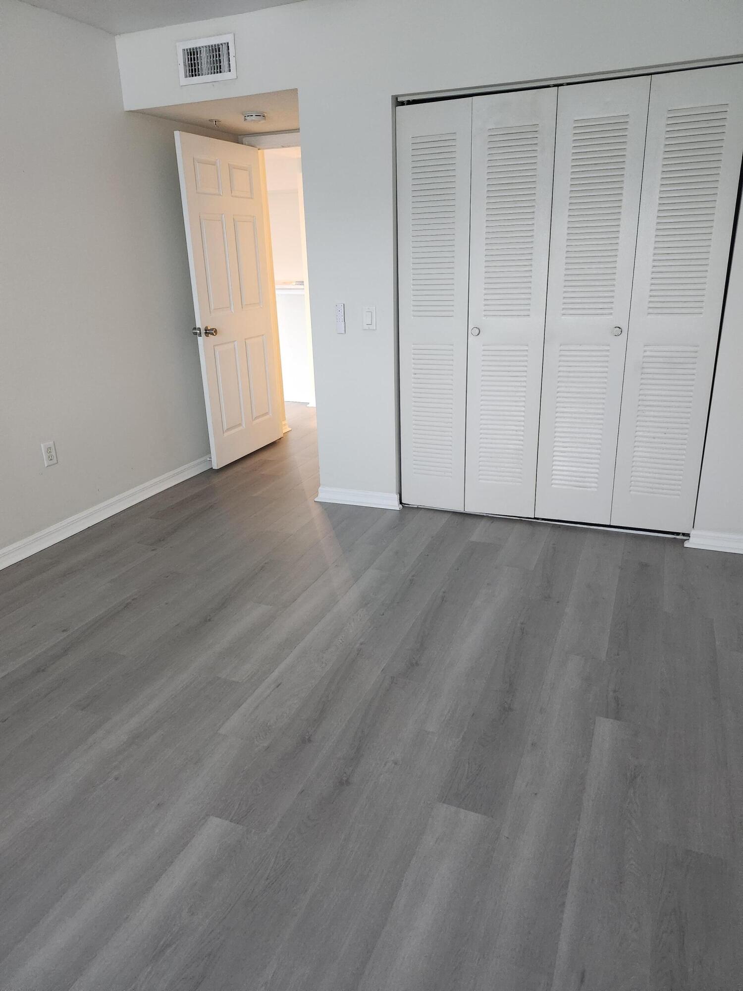 706 E Villa Circle Property Photo 13