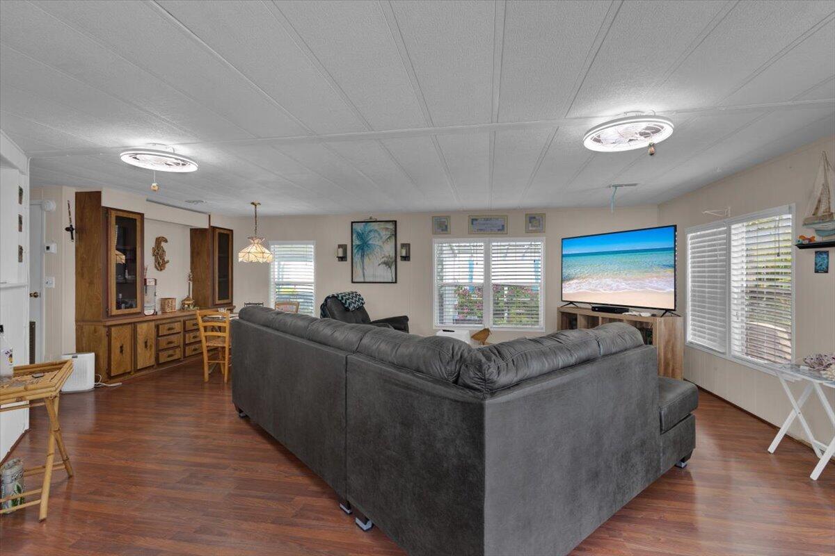360 Ne Jade Circle Property Photo 18