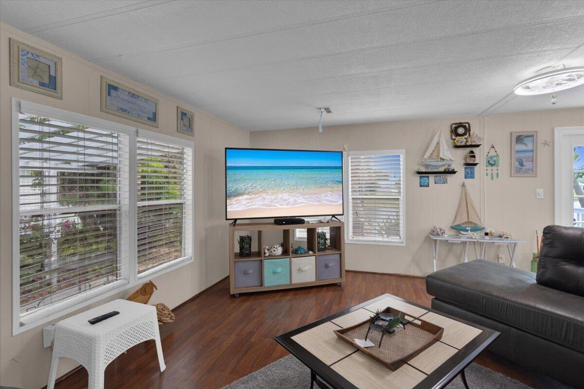 360 Ne Jade Circle Property Photo 20