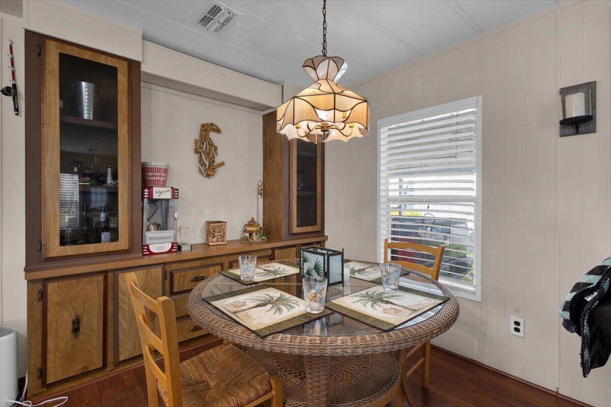 360 Ne Jade Circle Property Photo 21