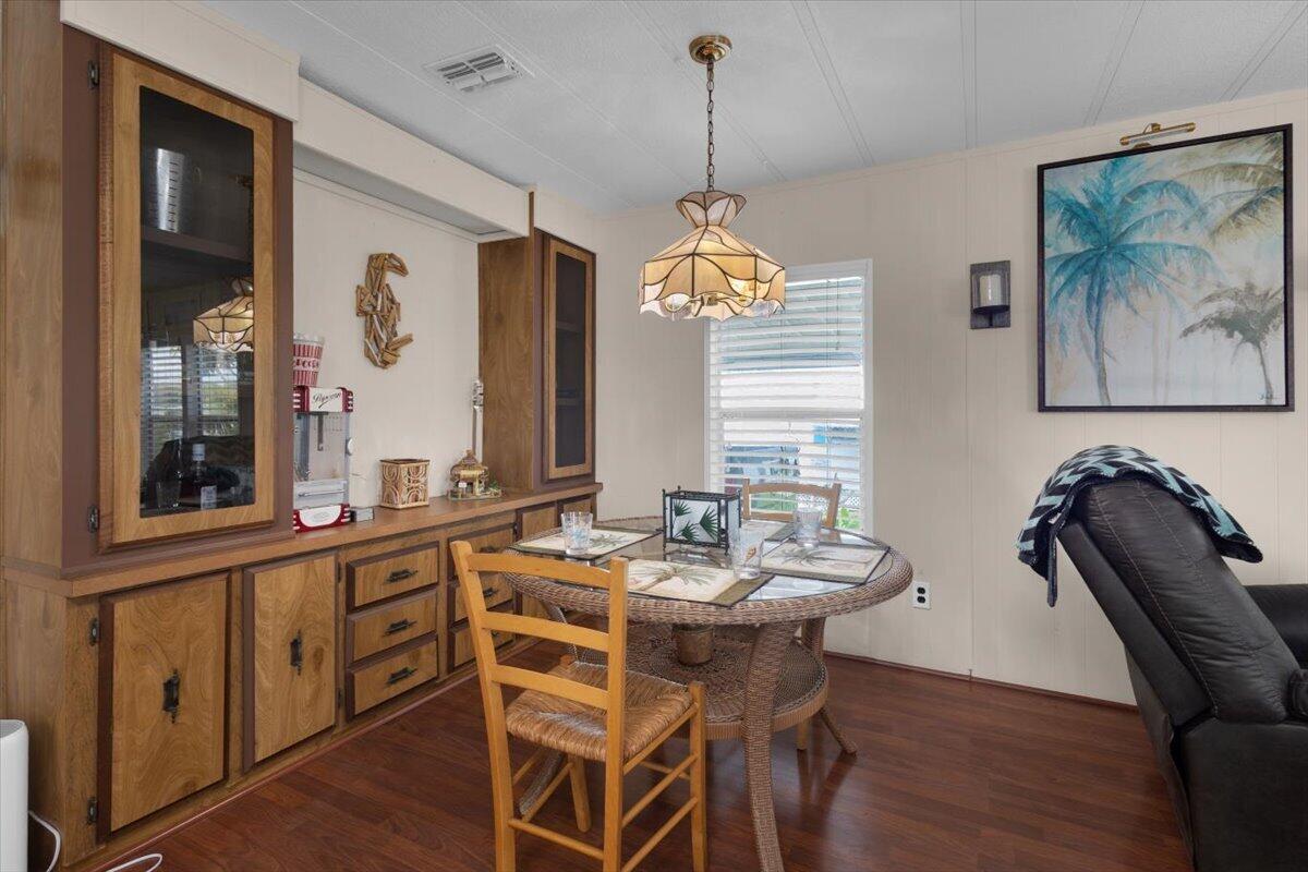 360 Ne Jade Circle Property Photo 22