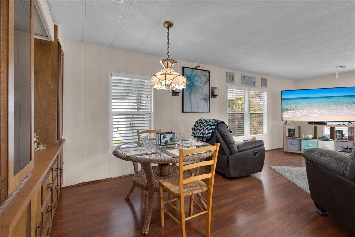 360 Ne Jade Circle Property Photo 23