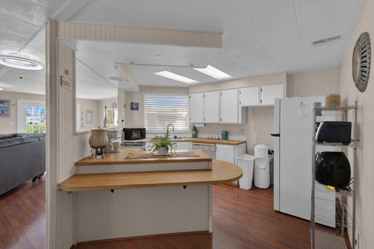 360 Ne Jade Circle Property Photo 26