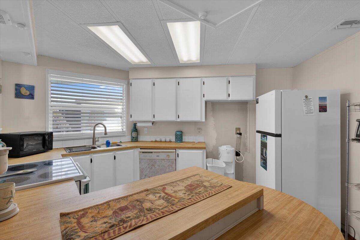 360 Ne Jade Circle Property Photo 27