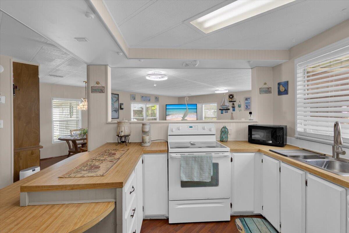 360 Ne Jade Circle Property Photo 28