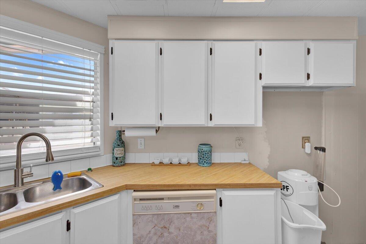 360 Ne Jade Circle Property Photo 29