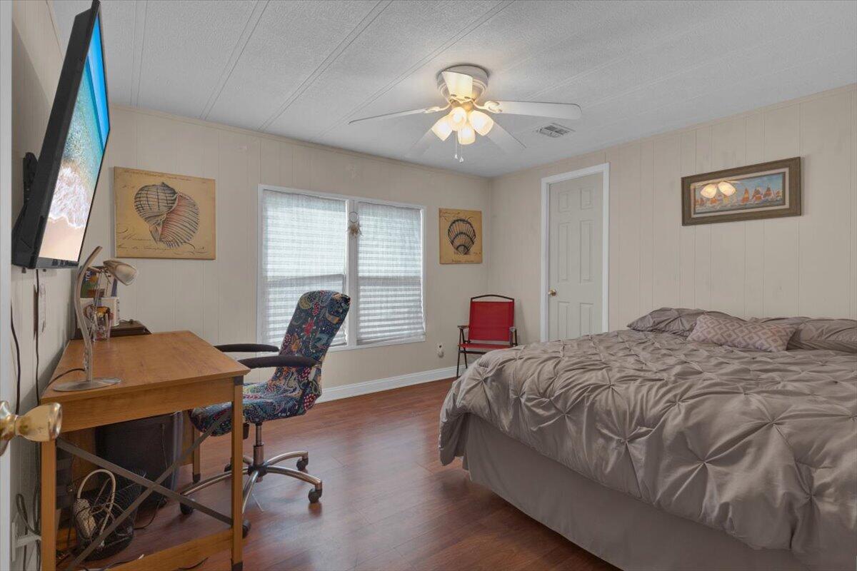 360 Ne Jade Circle Property Photo 32