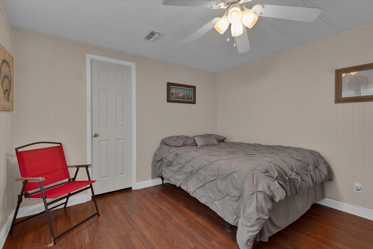 360 Ne Jade Circle Property Photo 33