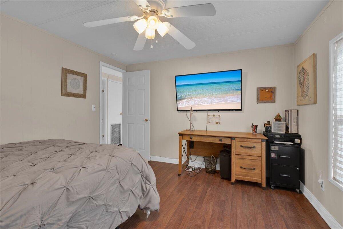 360 Ne Jade Circle Property Photo 34