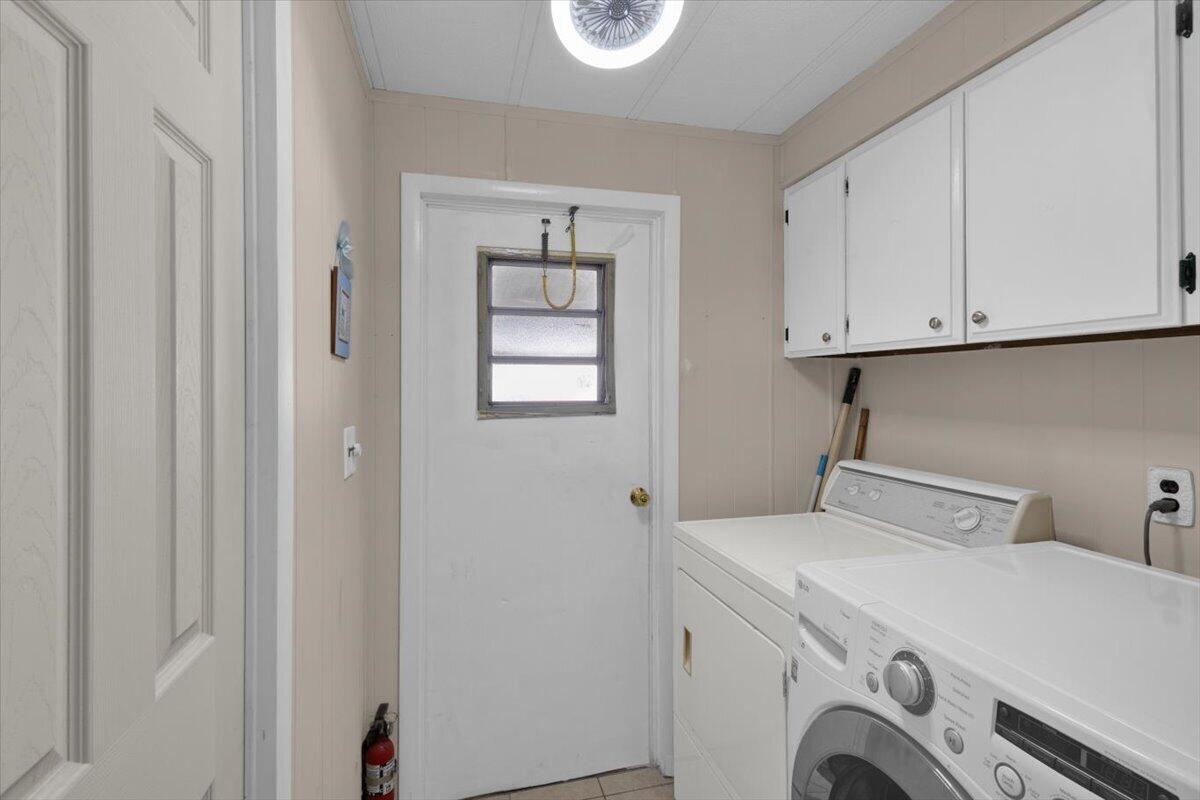 360 Ne Jade Circle Property Photo 43