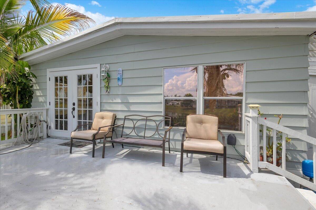 360 Ne Jade Circle Property Photo 46