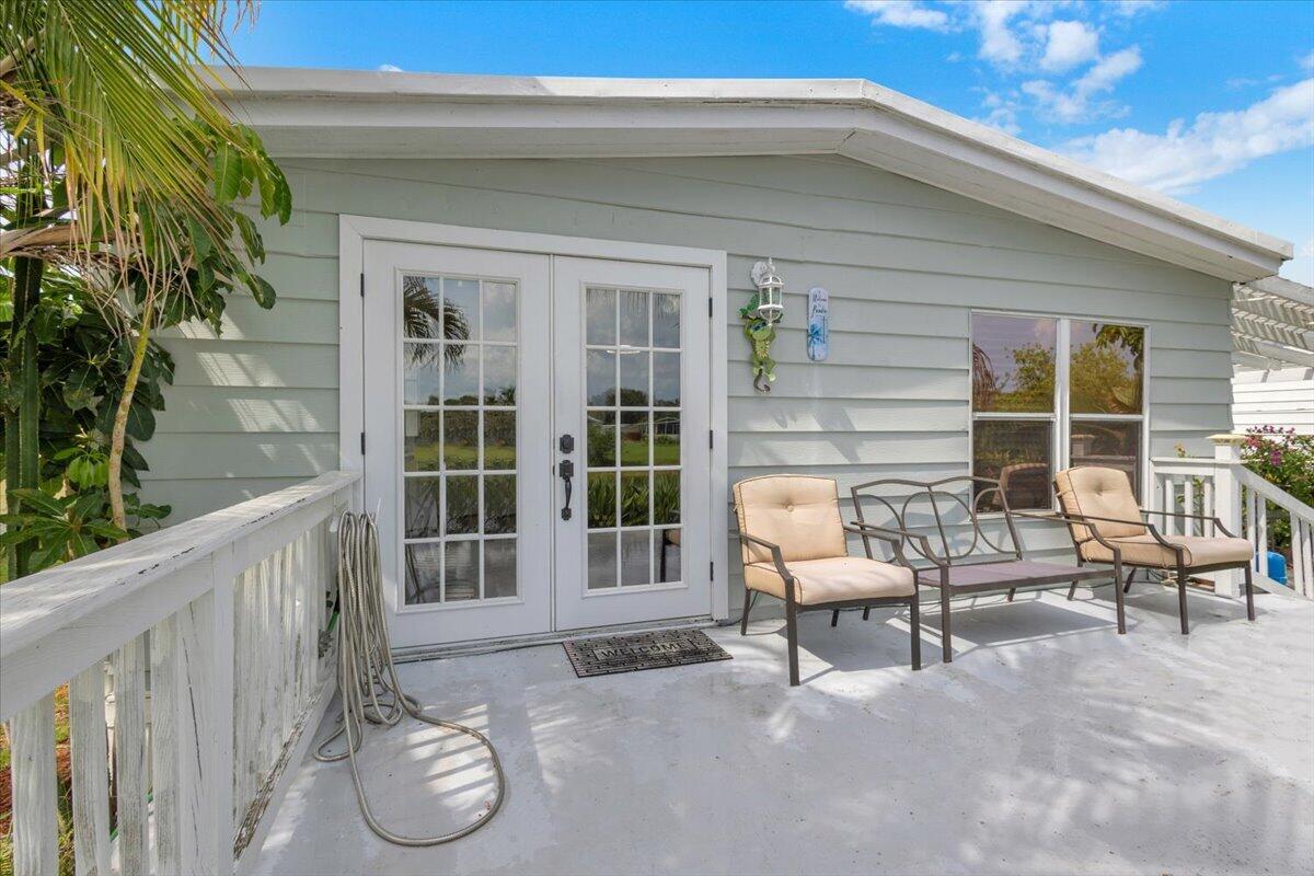 360 Ne Jade Circle Property Photo 47