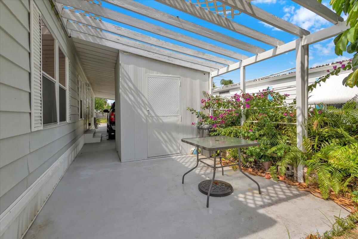 360 Ne Jade Circle Property Photo 48