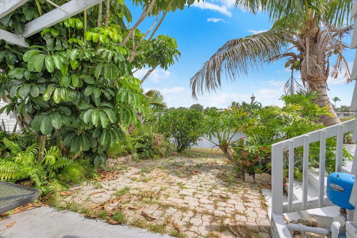 360 Ne Jade Circle Property Photo 49