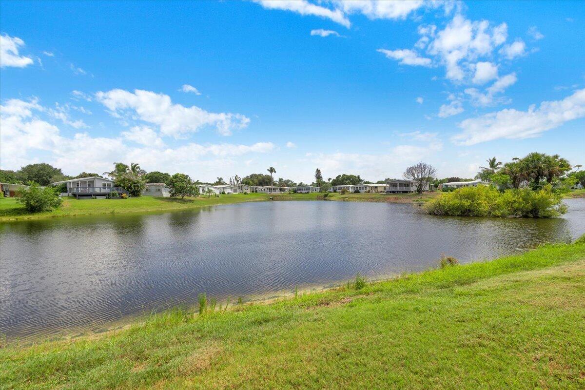 360 Ne Jade Circle Property Photo 54