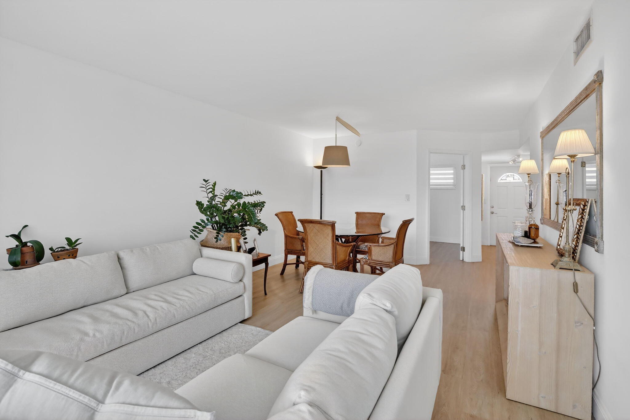 9820 S Hollybrook Lake Drive 306 Property Photo 4