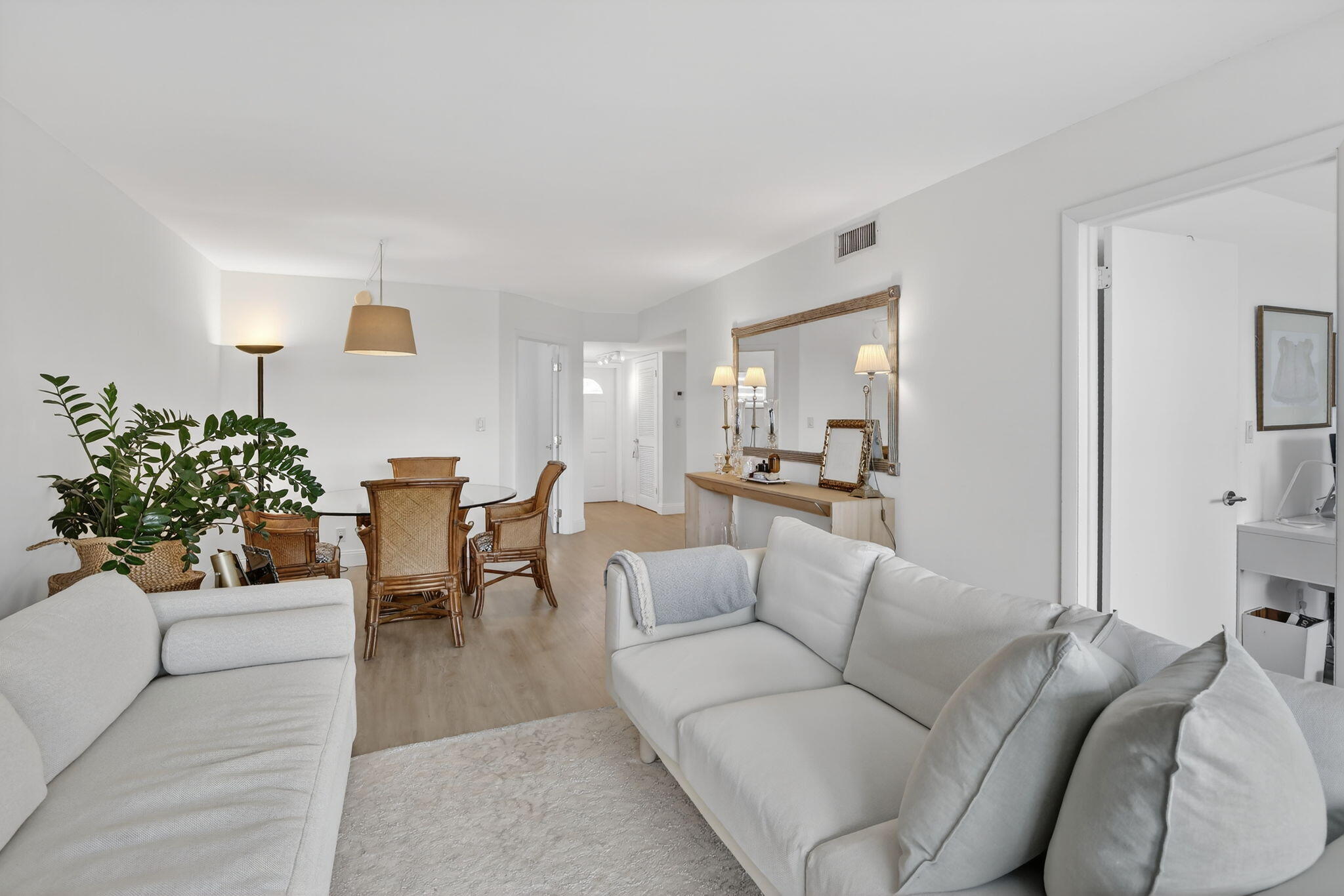 9820 S Hollybrook Lake Drive 306 Property Photo 15