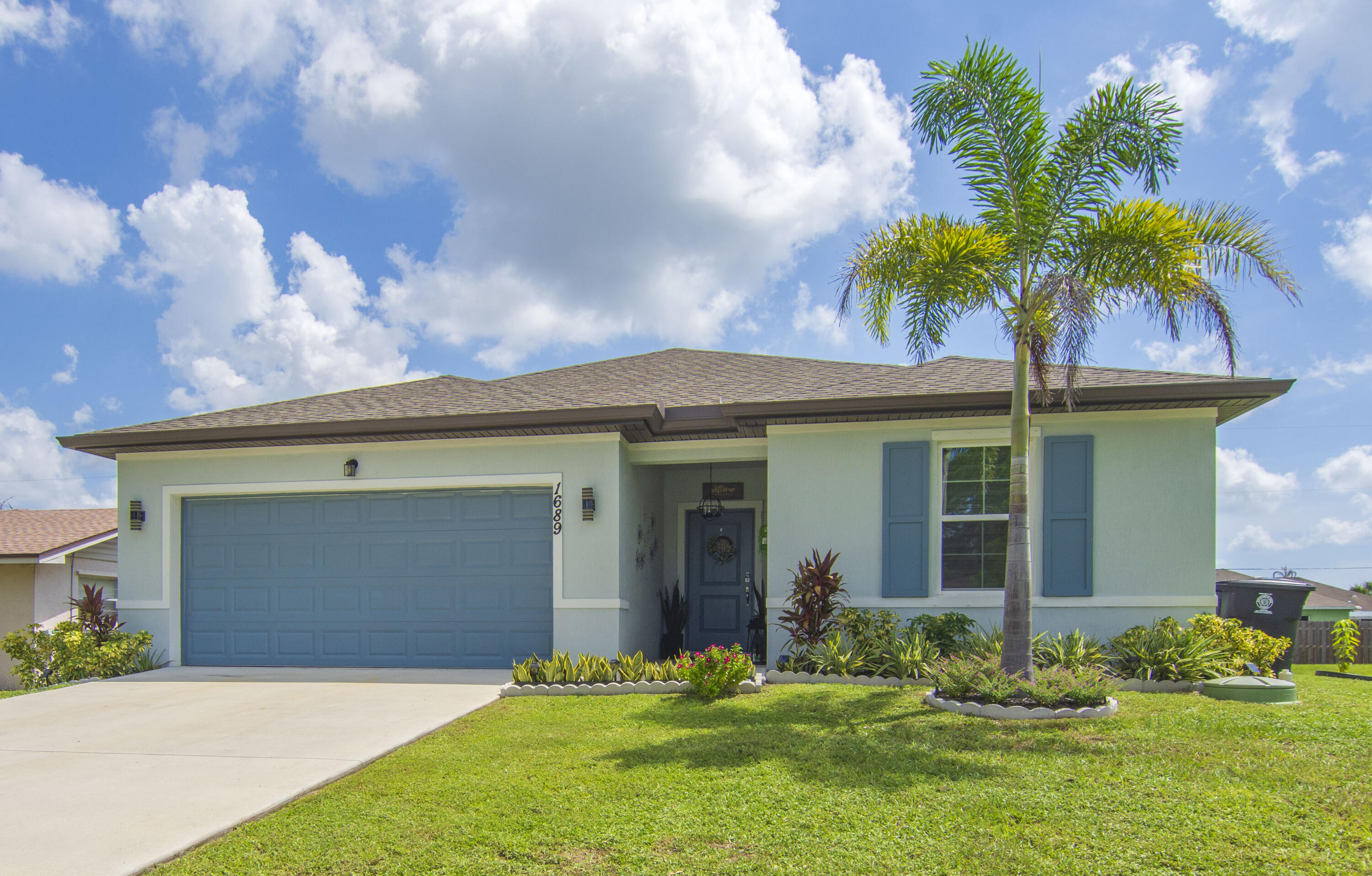 1689 Se Chello Lane Property Photo 1