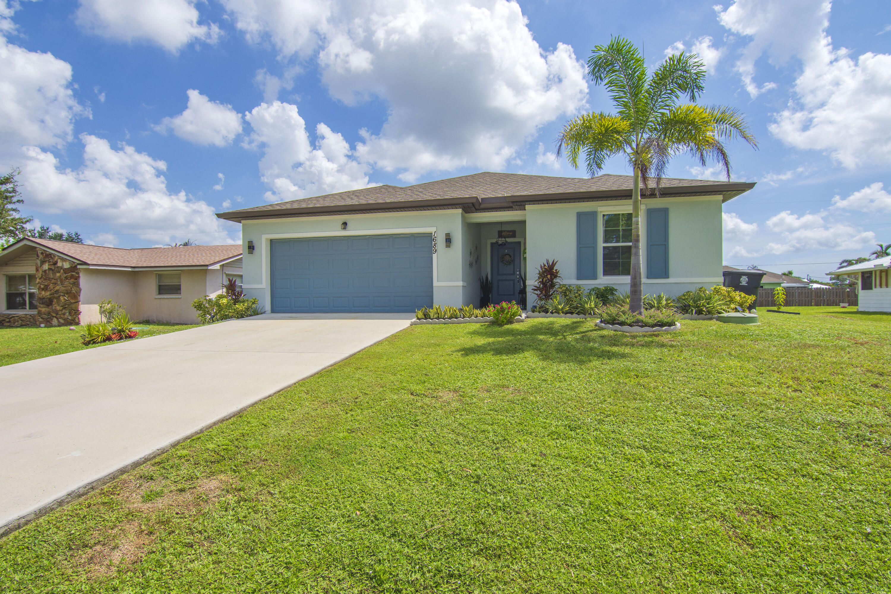 1689 Se Chello Lane Property Photo 4