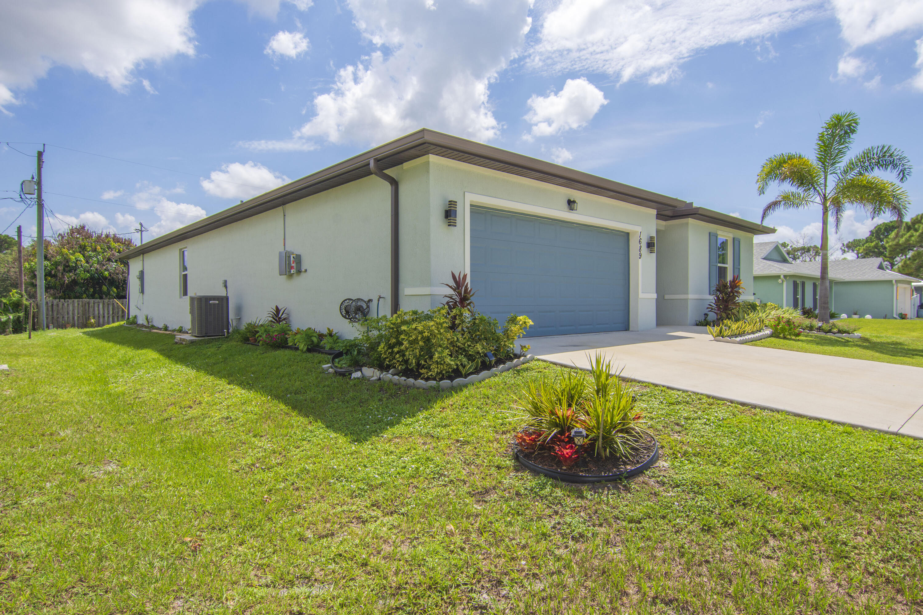 1689 Se Chello Lane Property Photo 32