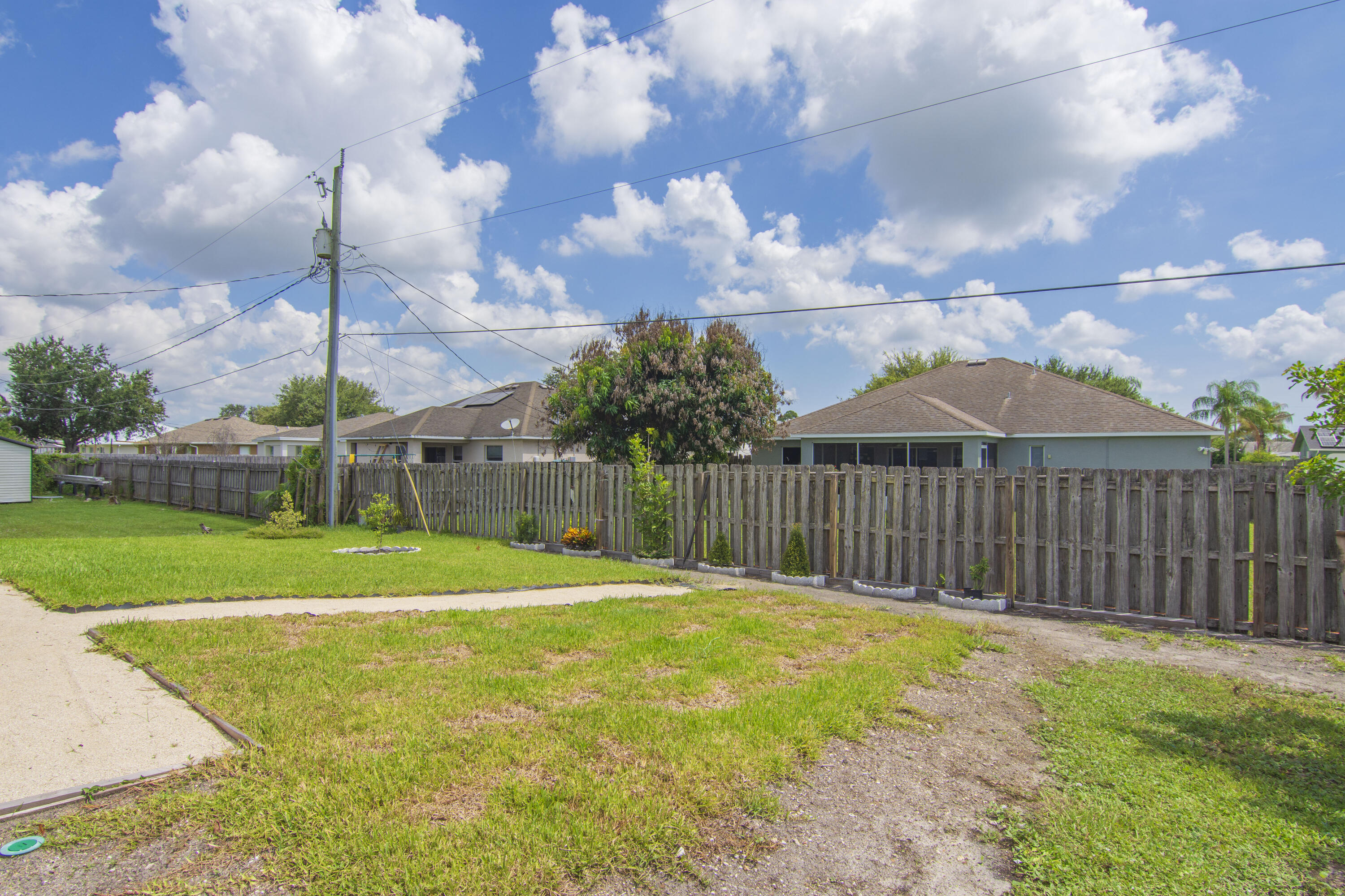 1689 Se Chello Lane Property Photo 39