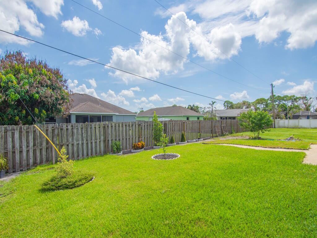 1689 Se Chello Lane Property Photo 43
