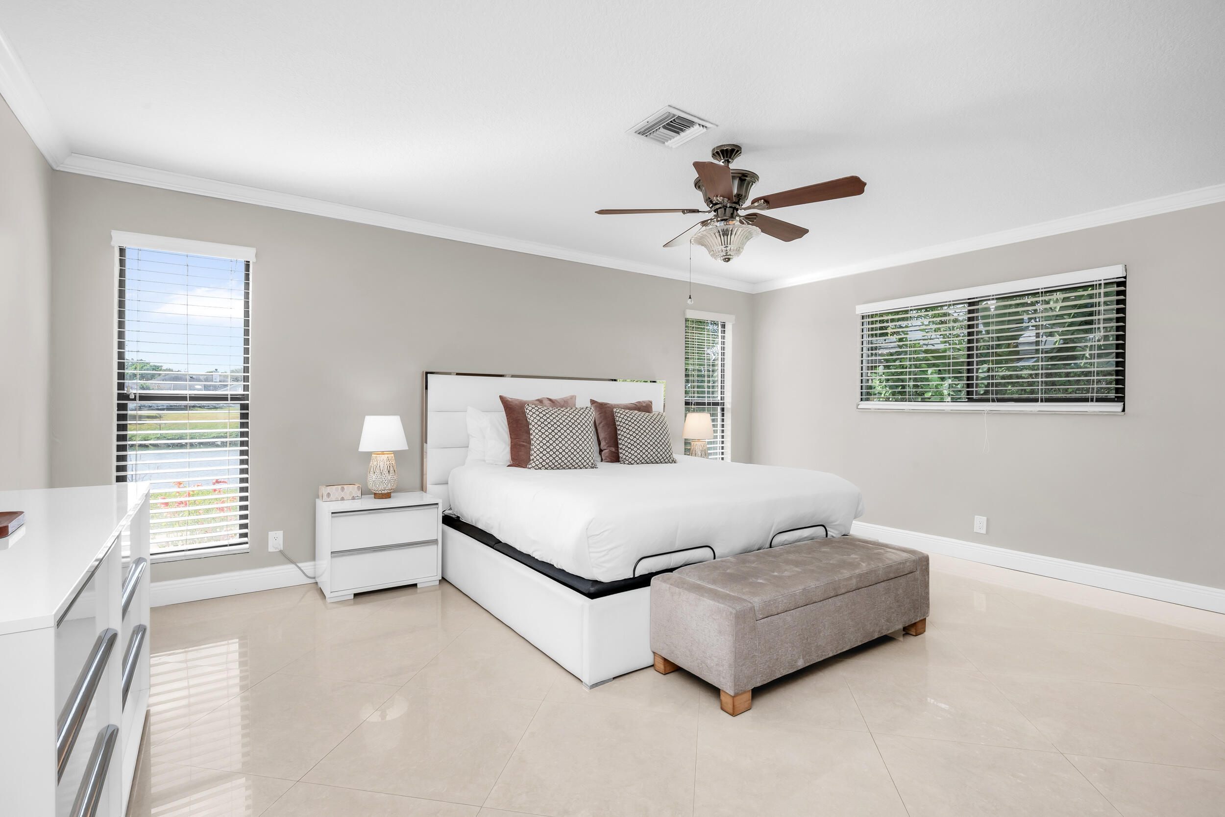 3250 Lakeview Boulevard Property Photo 13