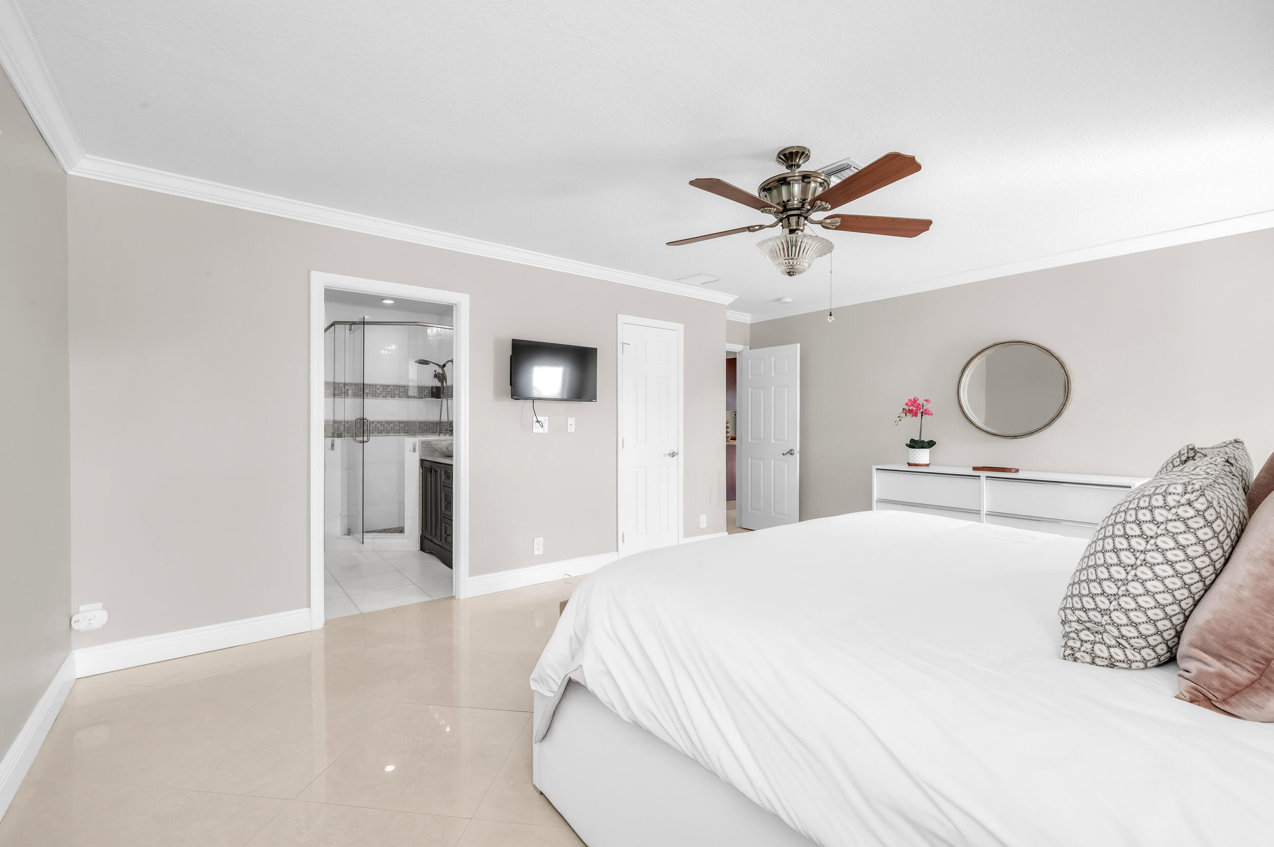 3250 Lakeview Boulevard Property Photo 16