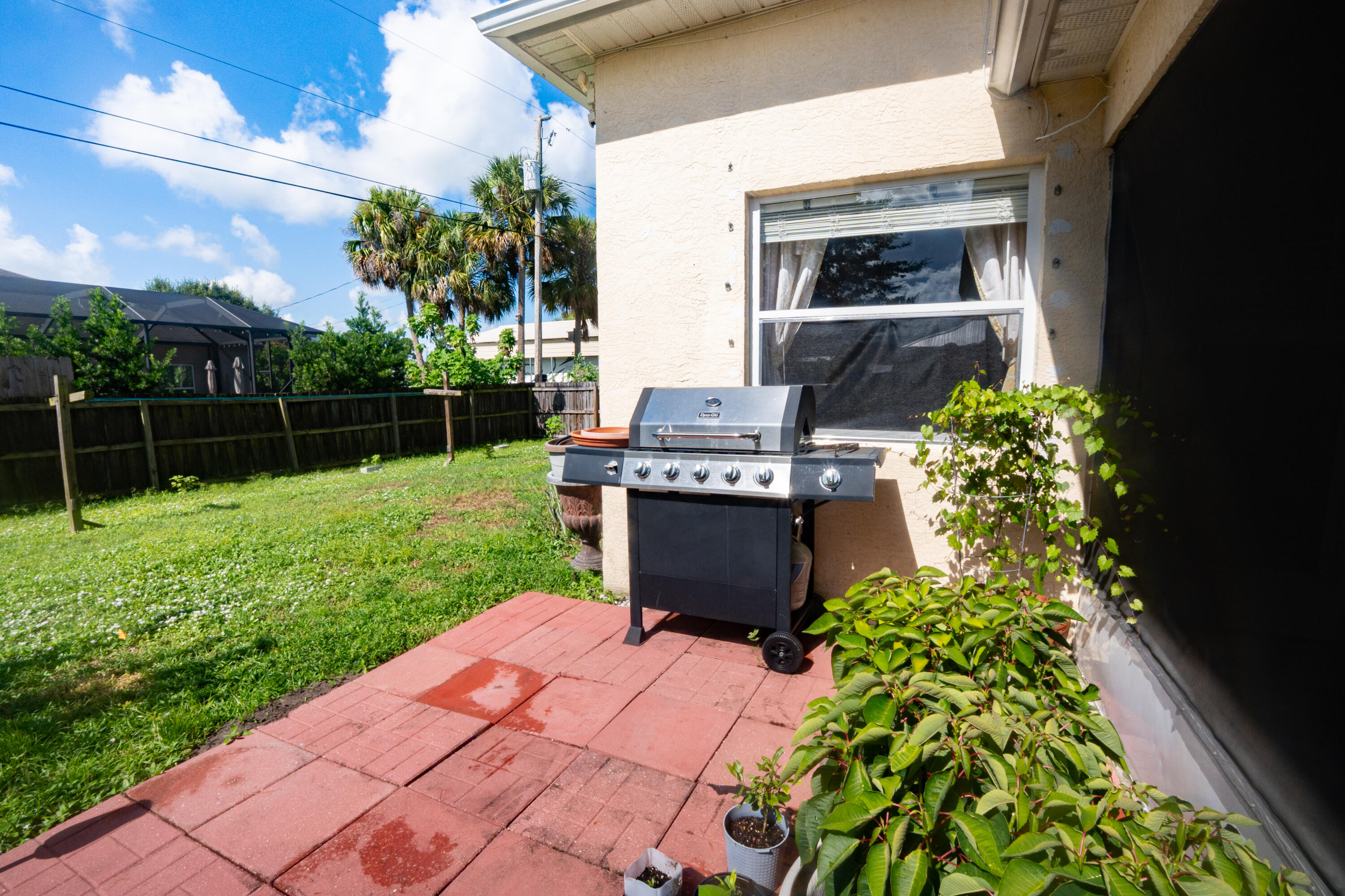 1042 Sw Dartmouth Avenue Property Photo 25