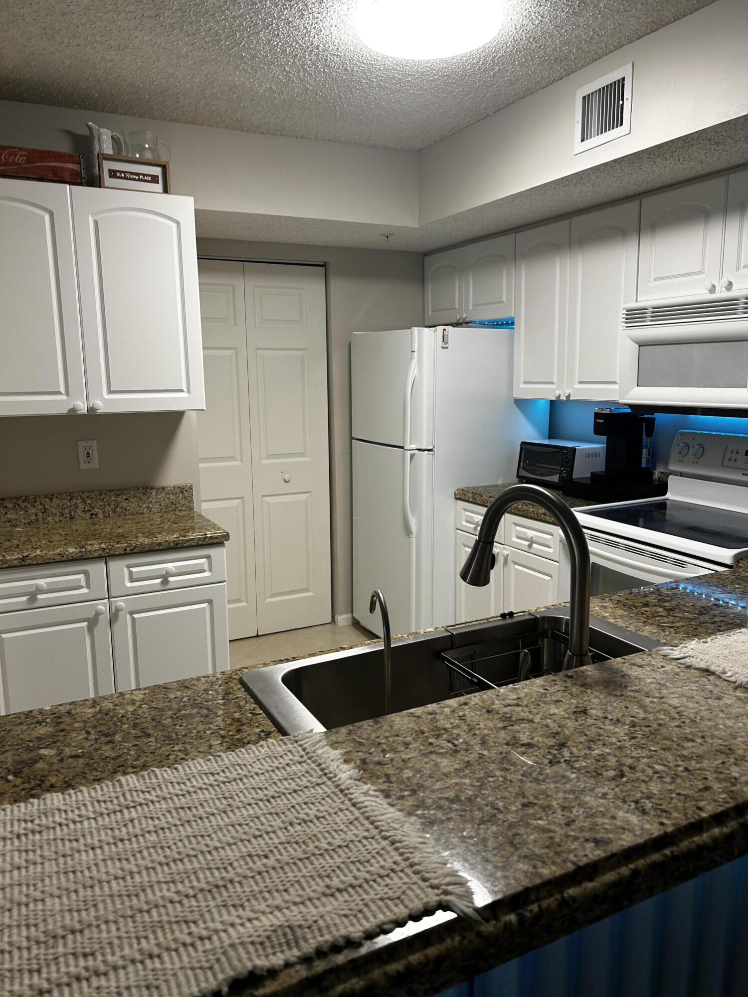 284 Village Boulevard 9207 Property Photo 17