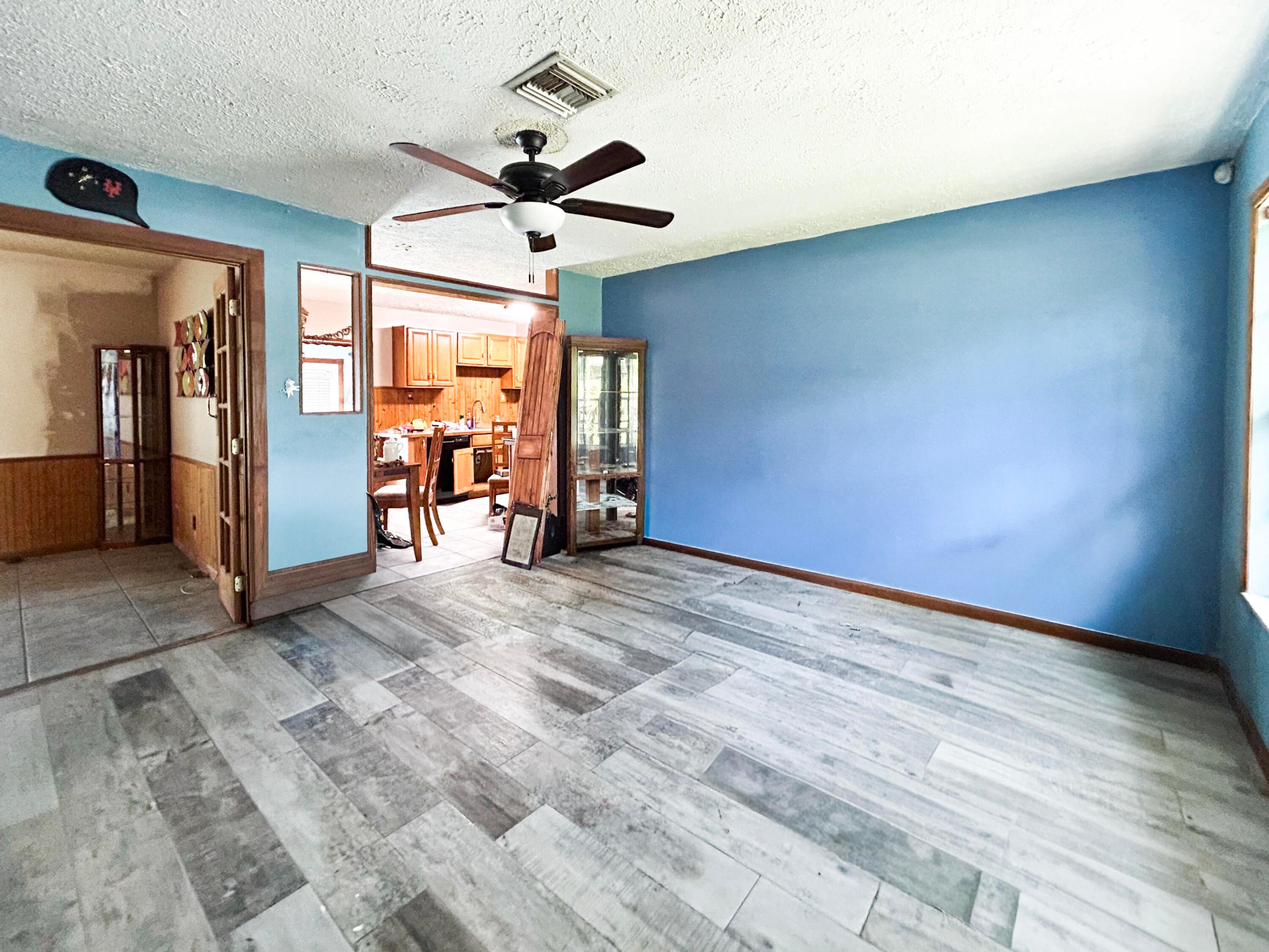 201 Nw Floresta Drive Property Photo 8