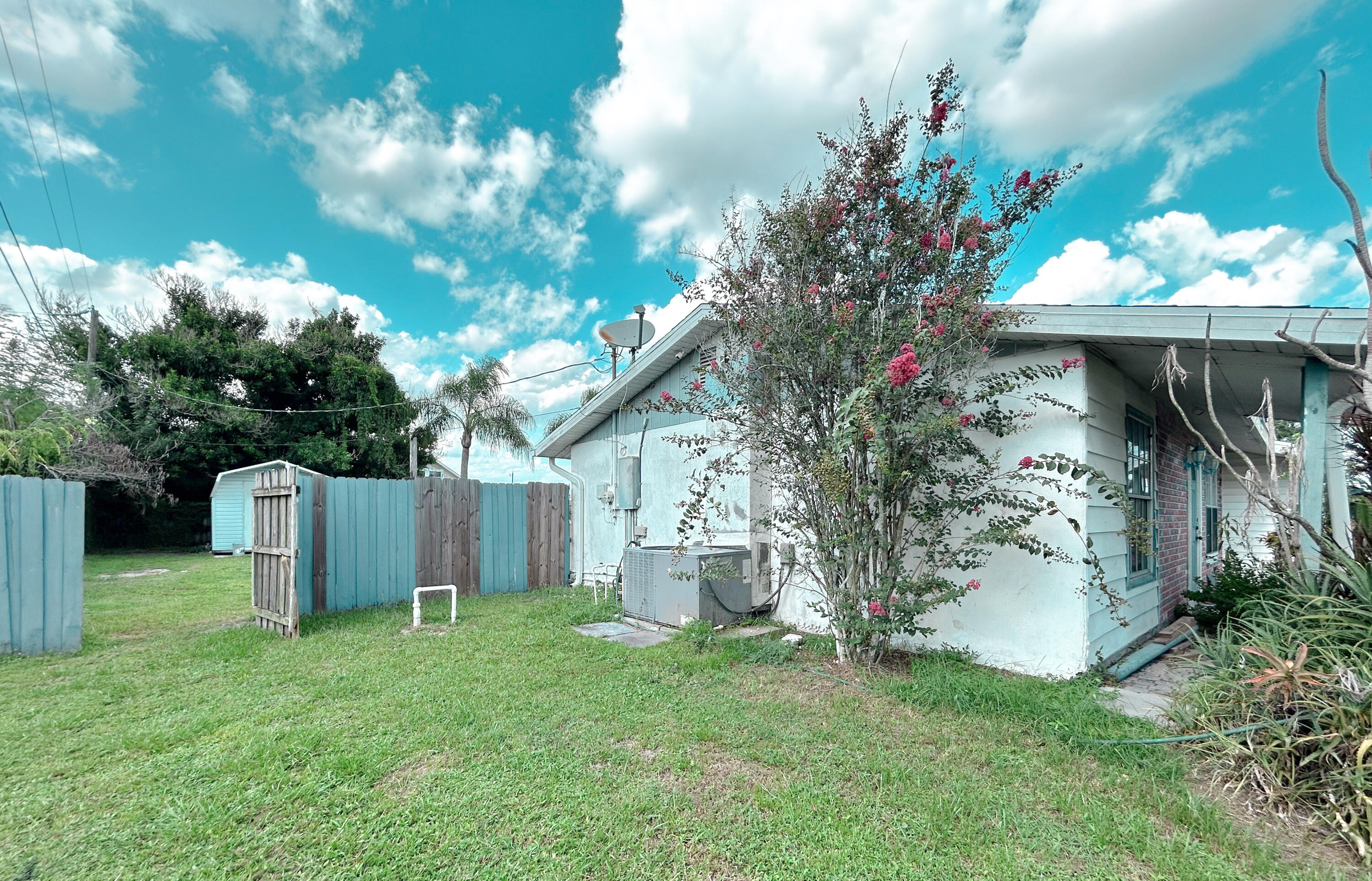 201 Nw Floresta Drive Property Photo 9