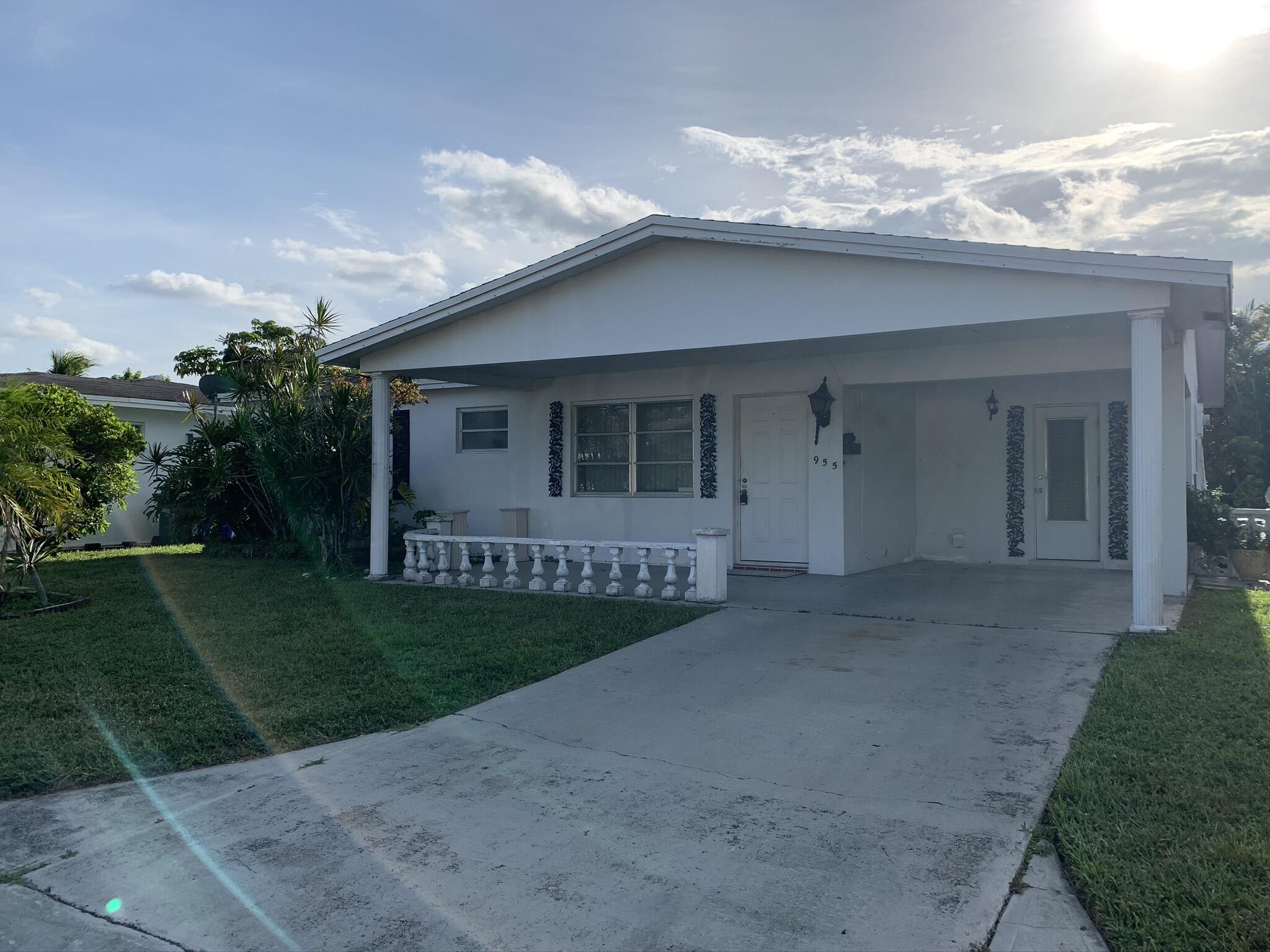 955 Nw 69th Avenue Property Photo 1