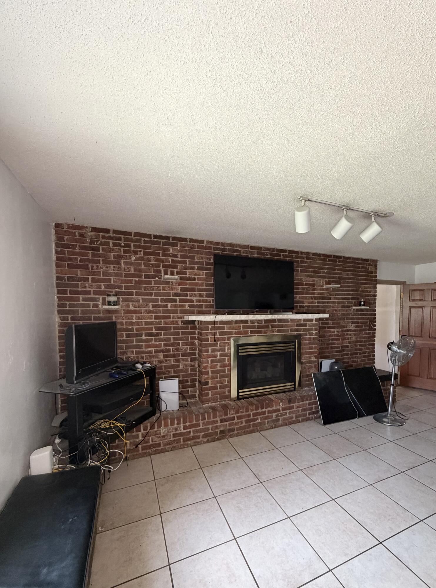 909 Ne 3rd Street Property Photo 18