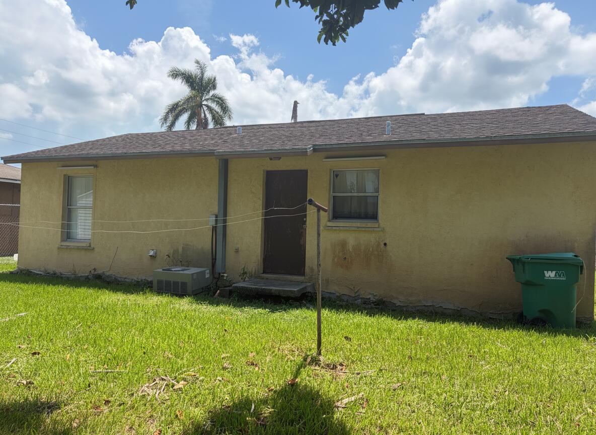 307 Seminole Court Property Photo 5