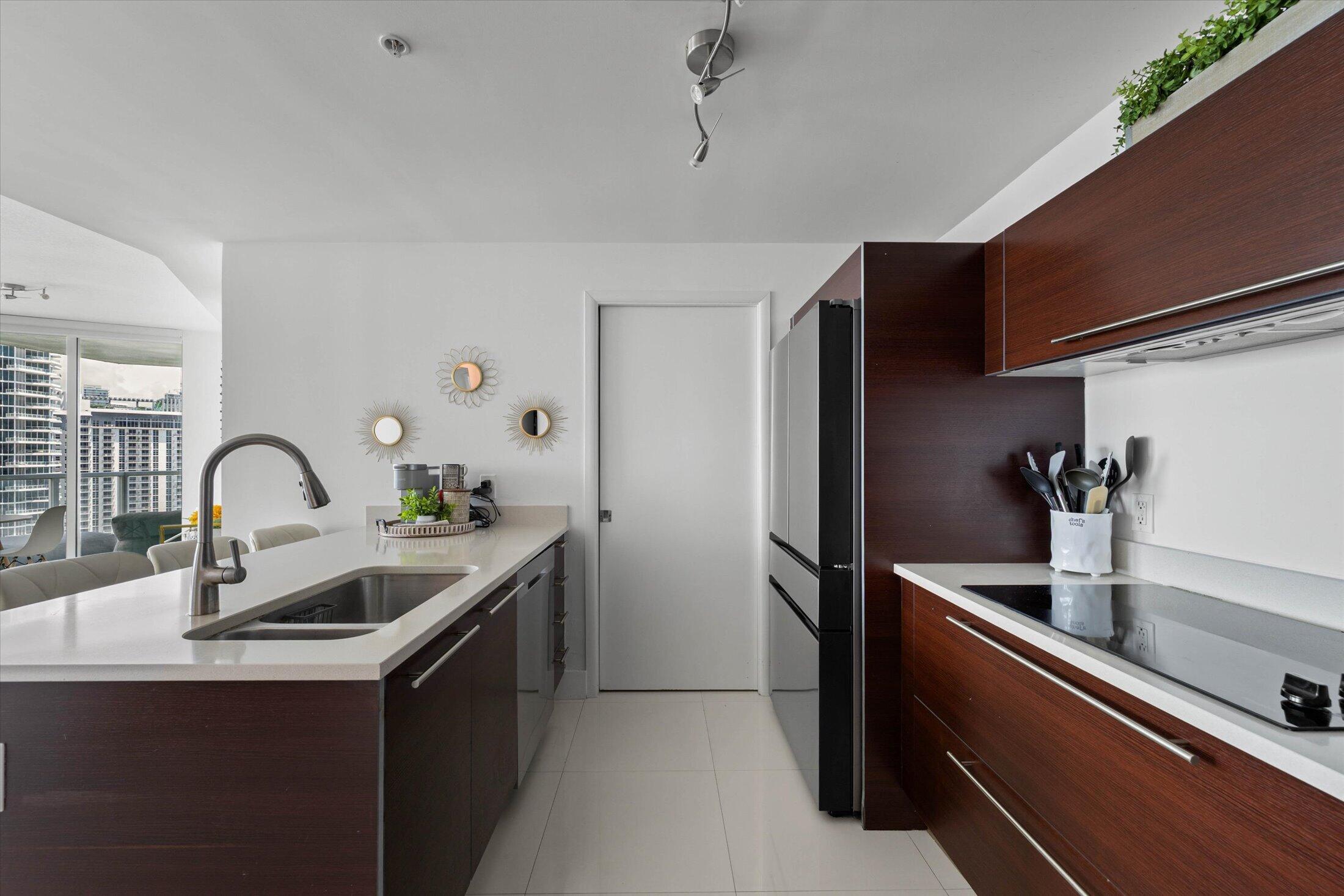 1900 N Bayshore Drive 2312 Property Photo 7