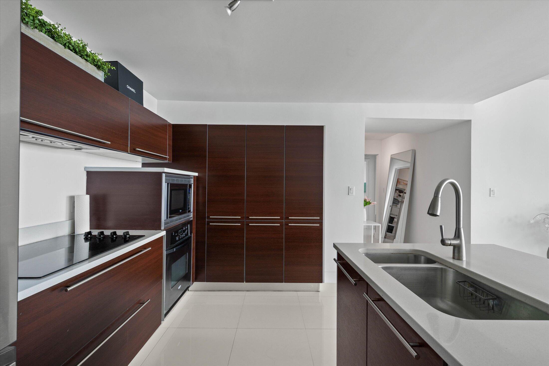 1900 N Bayshore Drive 2312 Property Photo 8