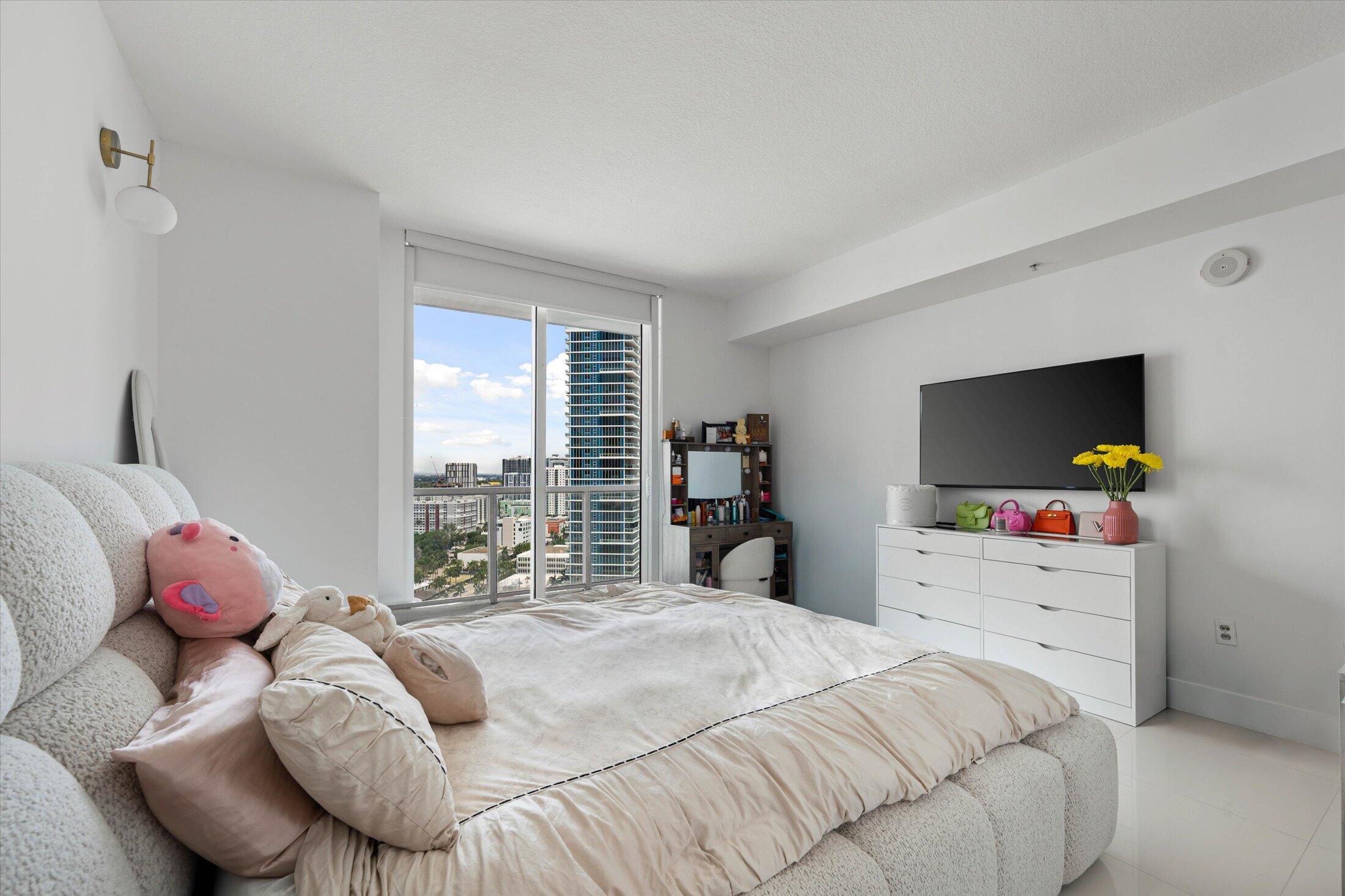 1900 N Bayshore Drive 2312 Property Photo 15