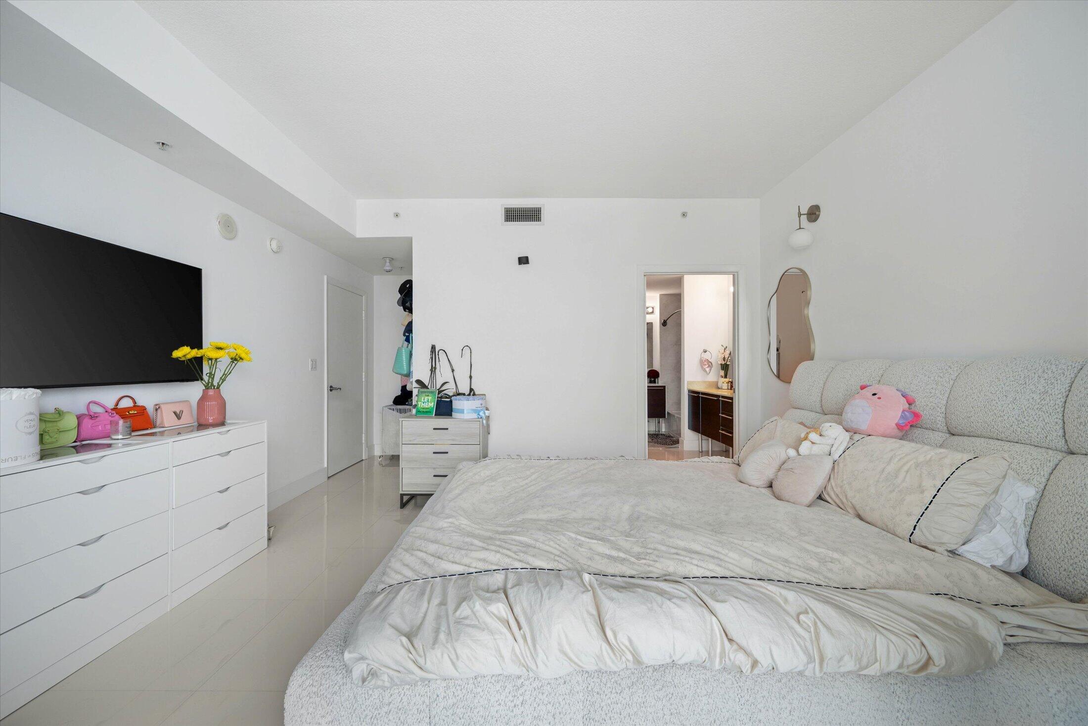 1900 N Bayshore Drive 2312 Property Photo 16