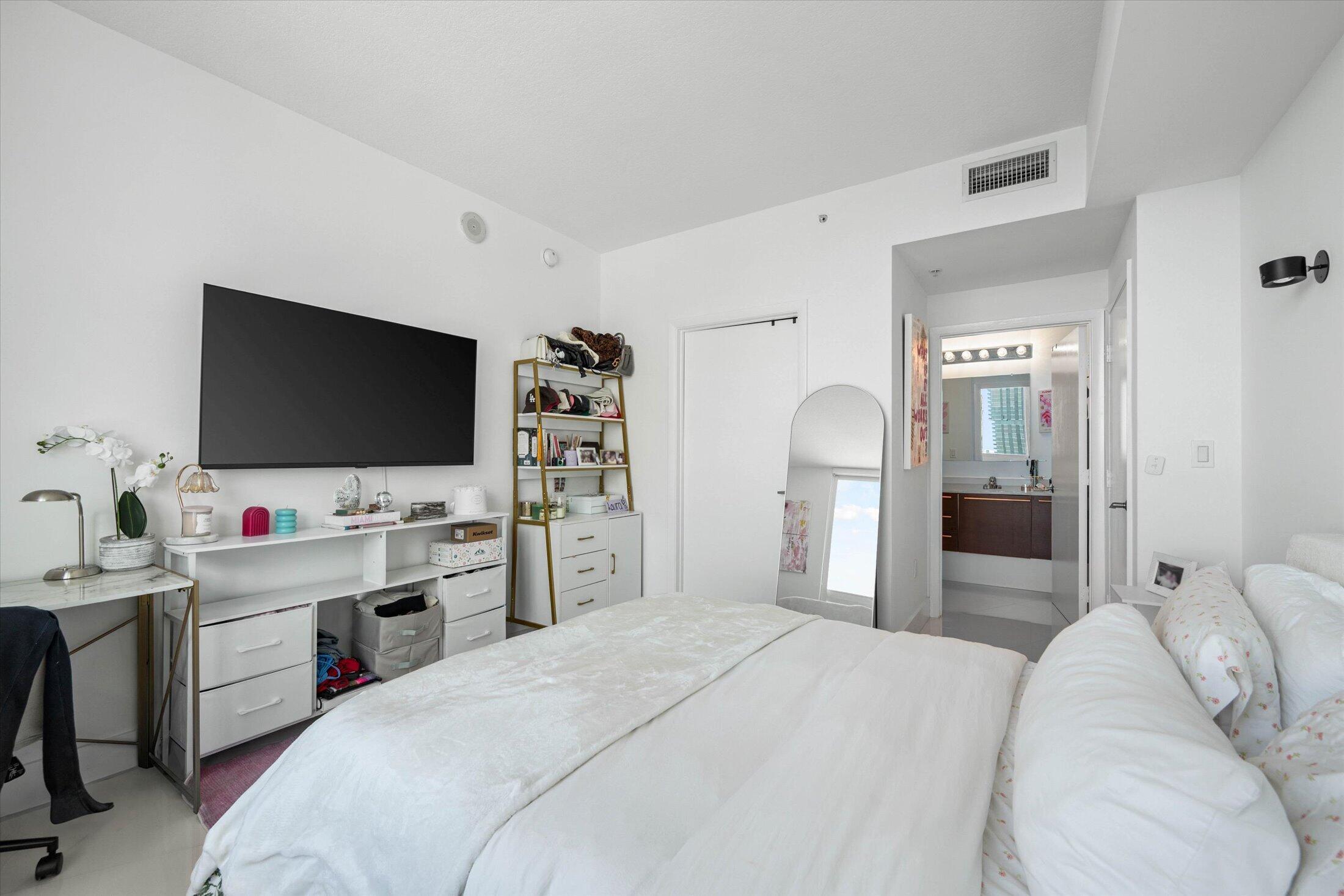 1900 N Bayshore Drive 2312 Property Photo 25