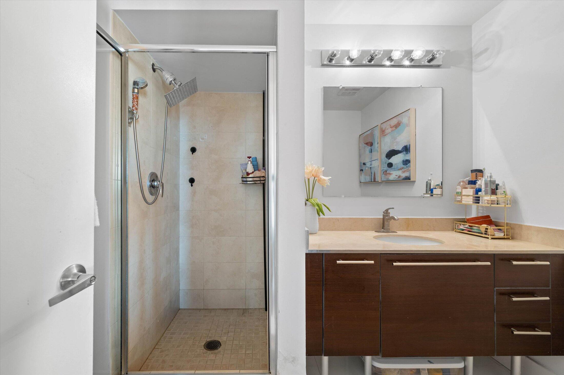 1900 N Bayshore Drive 2312 Property Photo 29