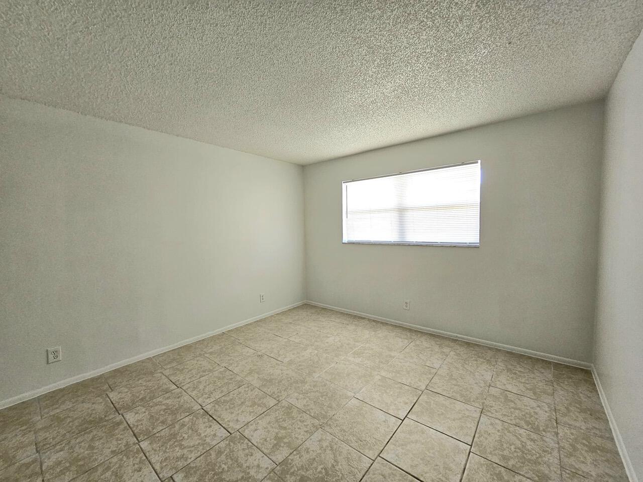 8000 S Colony Circle 302 Property Photo 5