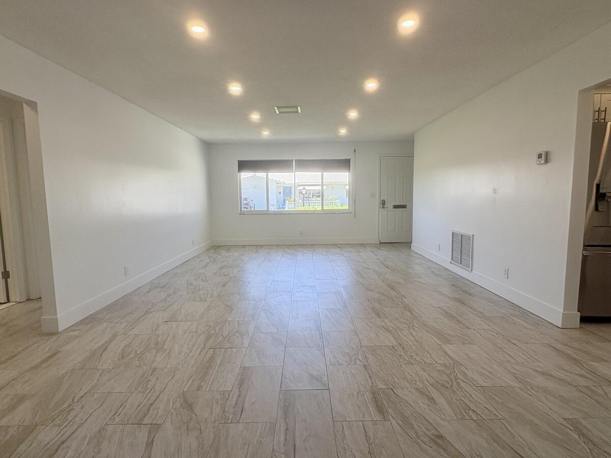 1590 Sw 14th Avenue Property Photo 2