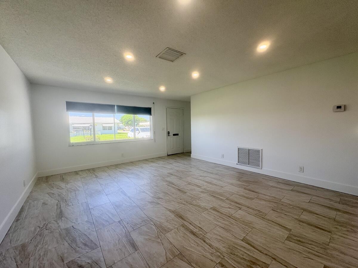 1590 Sw 14th Avenue Property Photo 3