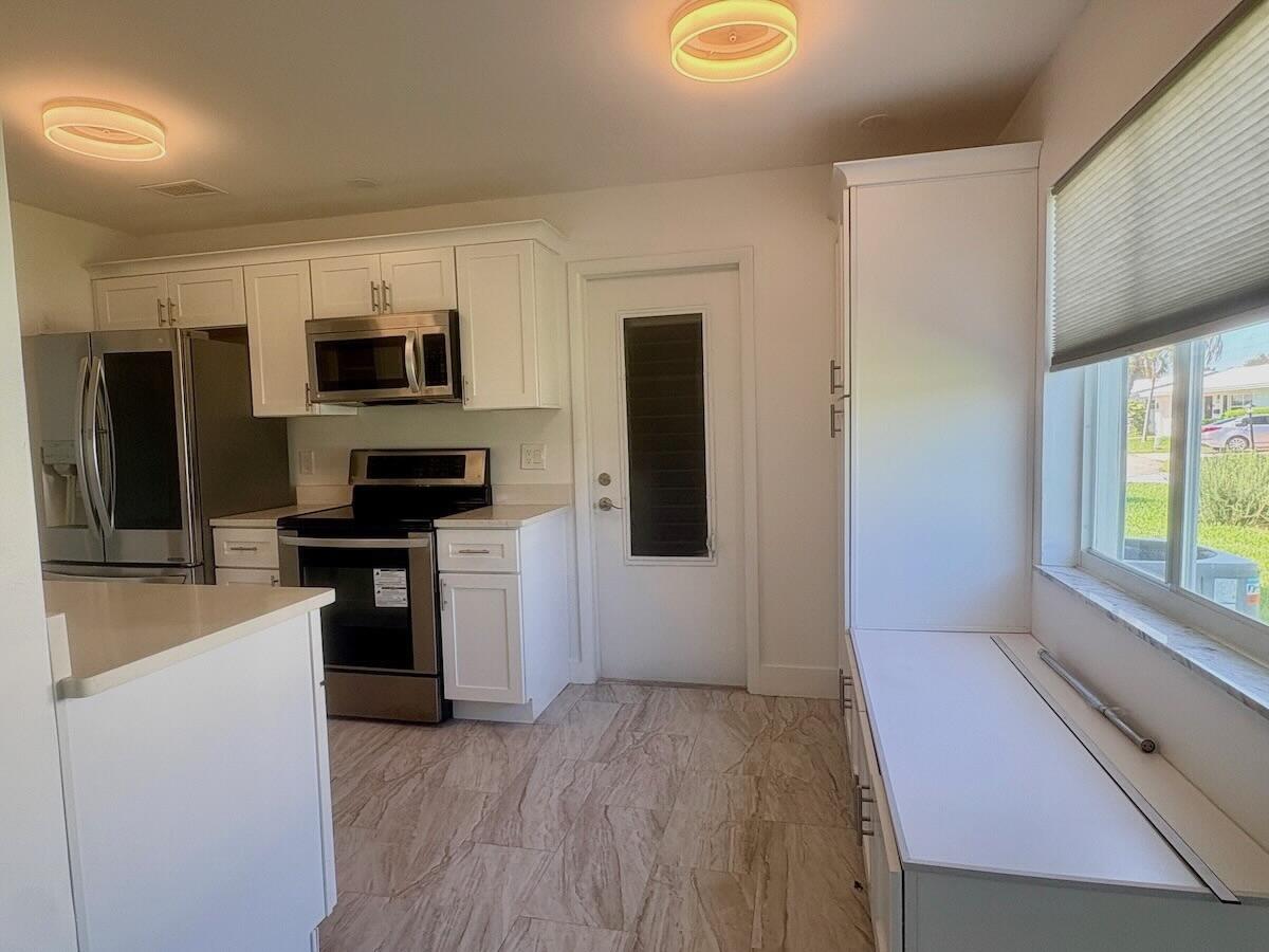 1590 Sw 14th Avenue Property Photo 9